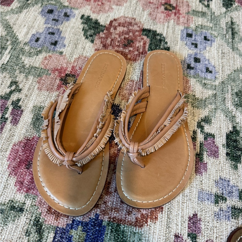 Bernardo Miami Sandals worn once size 10